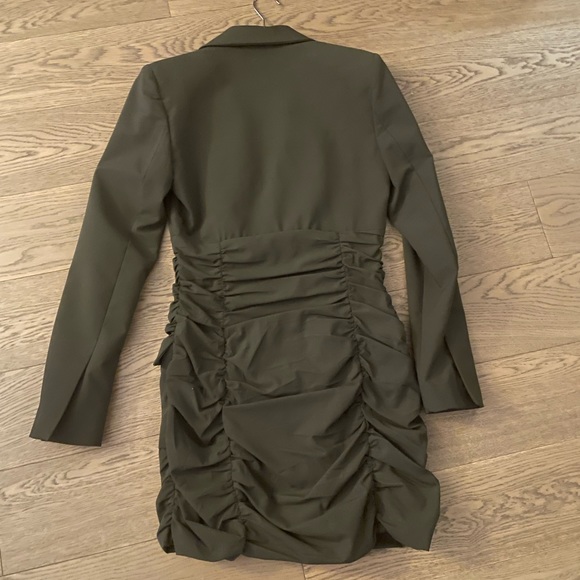Zara olive green dress. Never worn. Size medium - Picture 2 of 2